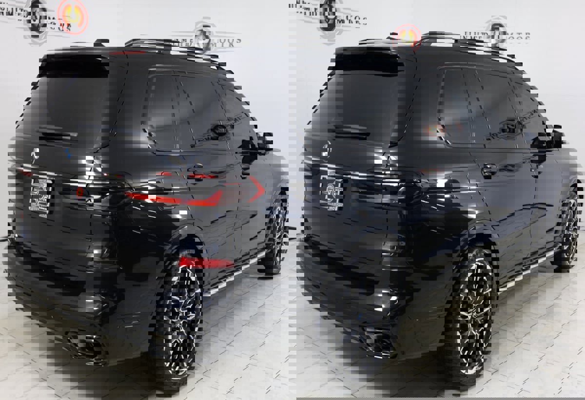 Used 2023 BMW X7 xDrive40i w/ M Sport Package image 3