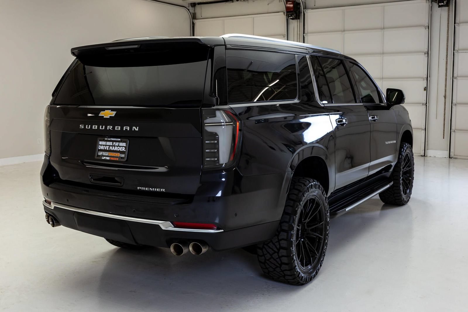 Used 2025 Chevrolet Suburban Premier AWD/4WD image 10