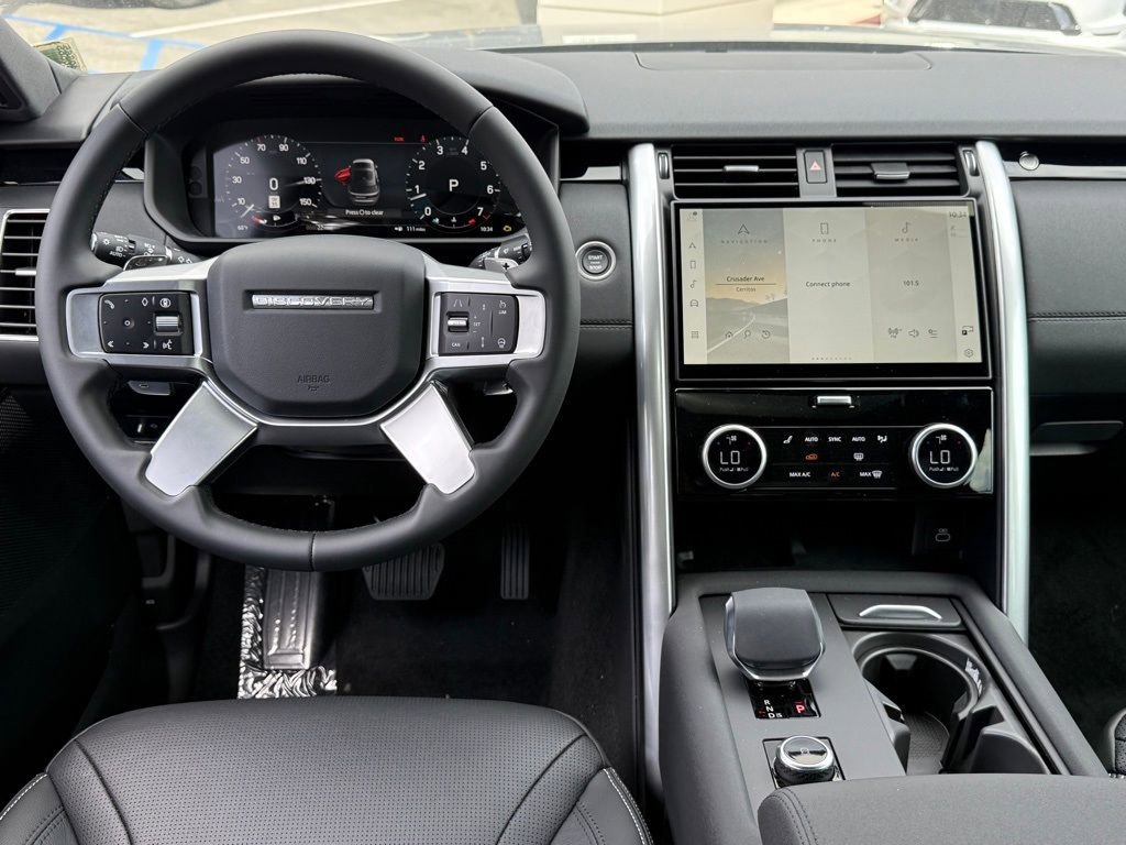Certified 2025 Land Rover Discovery S AWD/4WD image 25