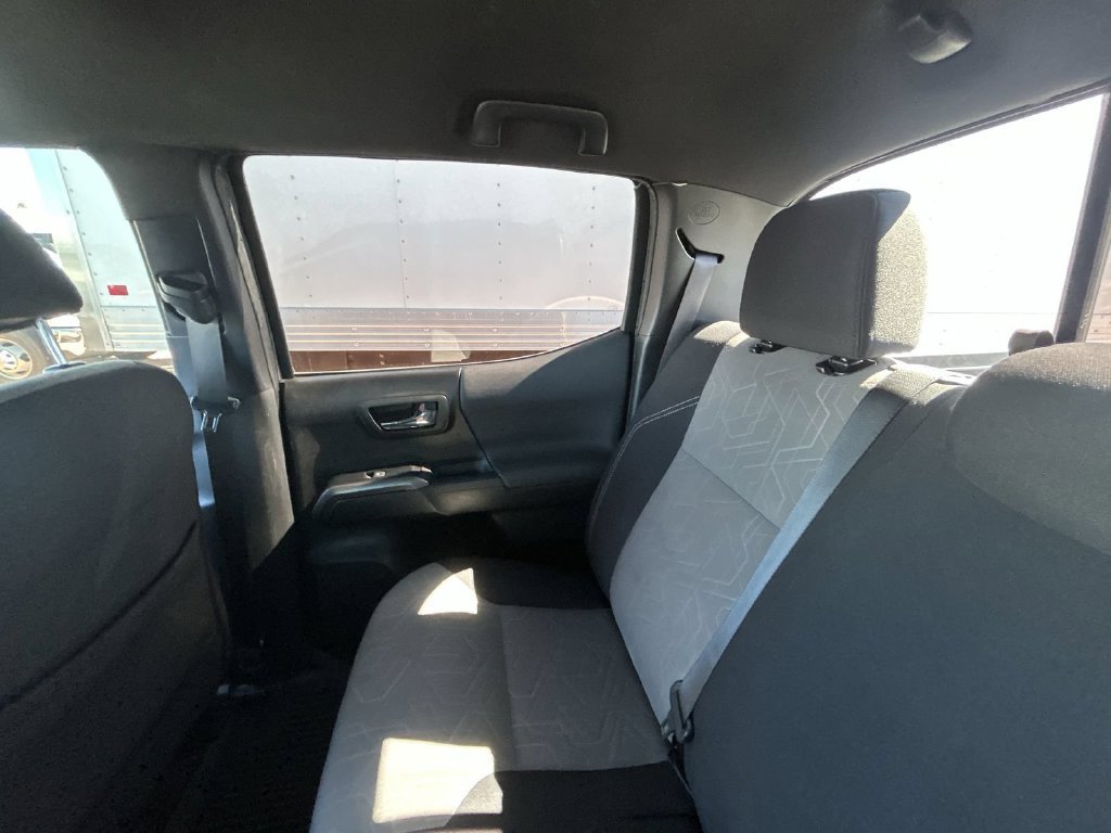 Used 2022 Toyota Tacoma TRD Sport w/ Technology Package RWD image 4