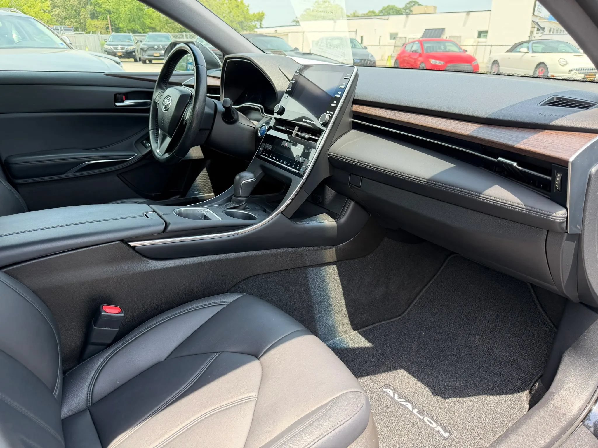 Used 2019 Toyota Avalon XLE FWD image 24