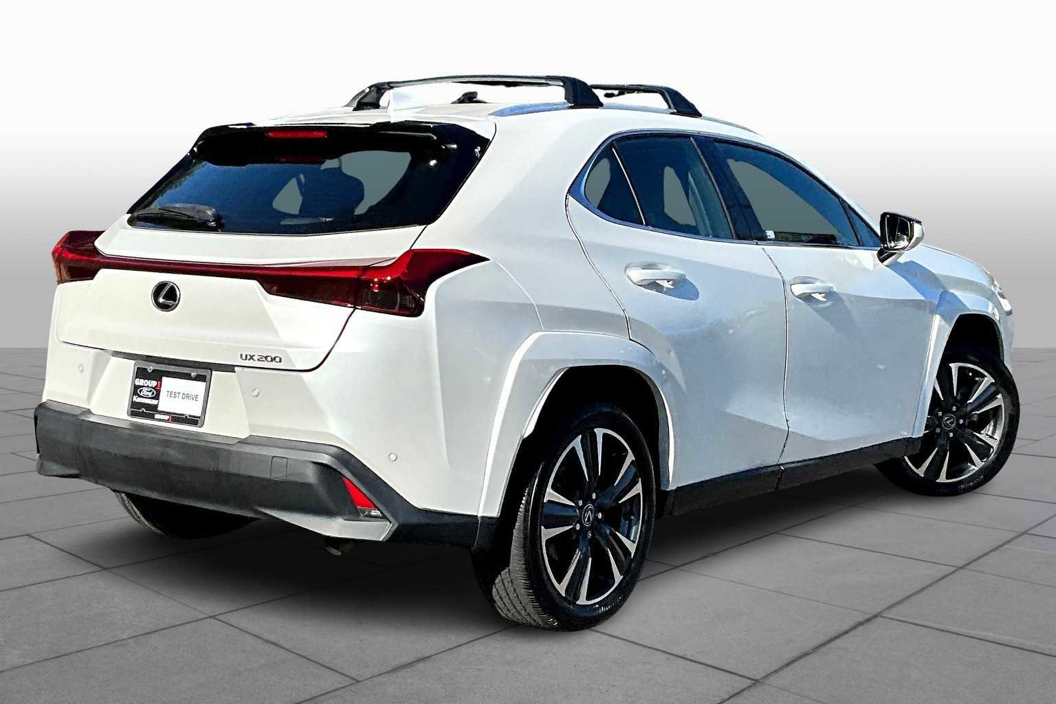 Used 2022 Lexus UX 200 w/ Premium Package image 12