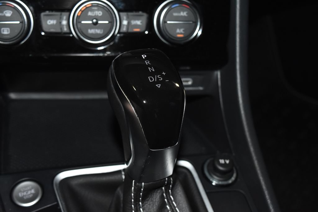 Used 2024 Volkswagen Jetta SE FWD image 17