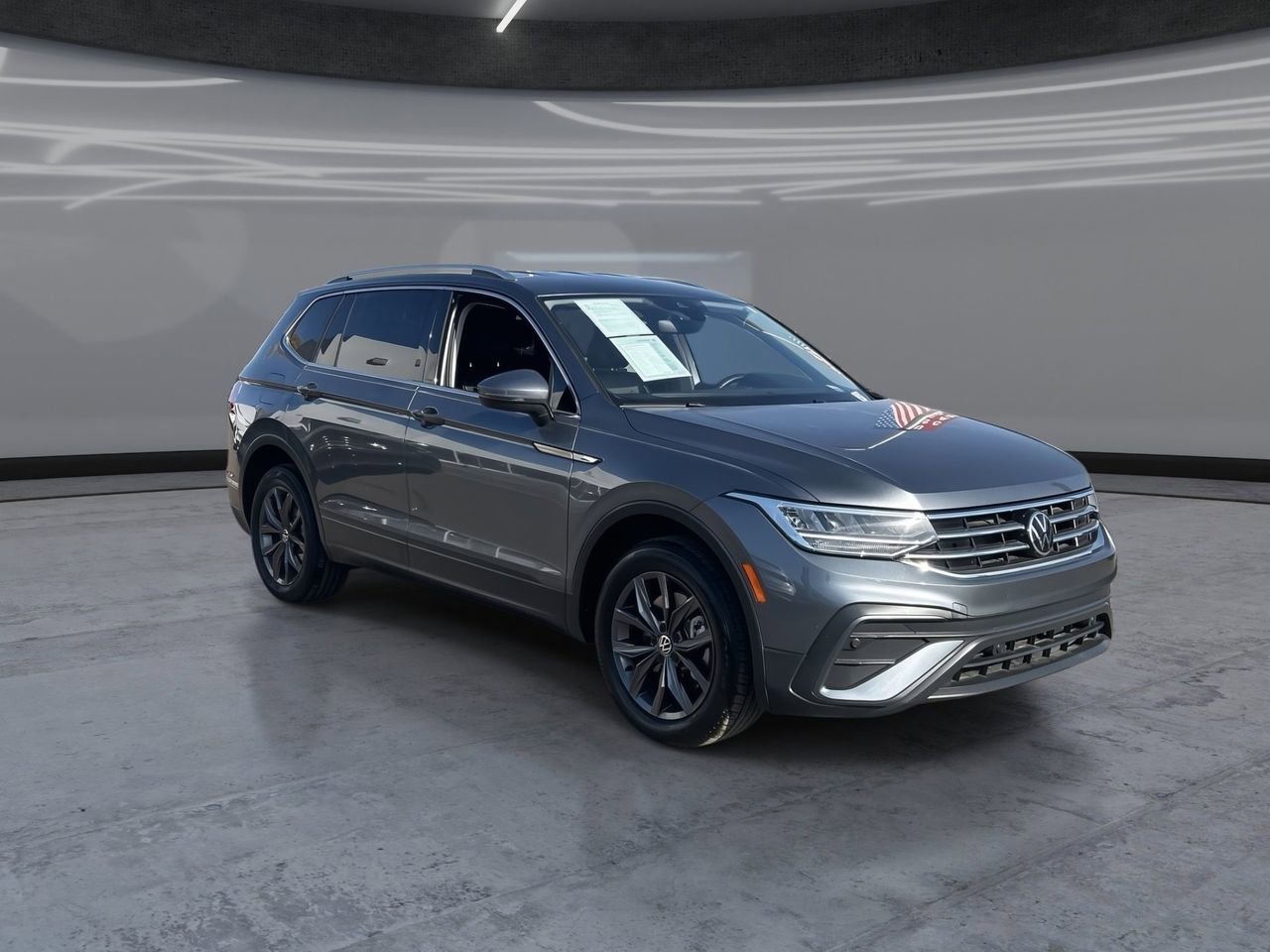 Certified 2023 Volkswagen Tiguan SE FWD image 2