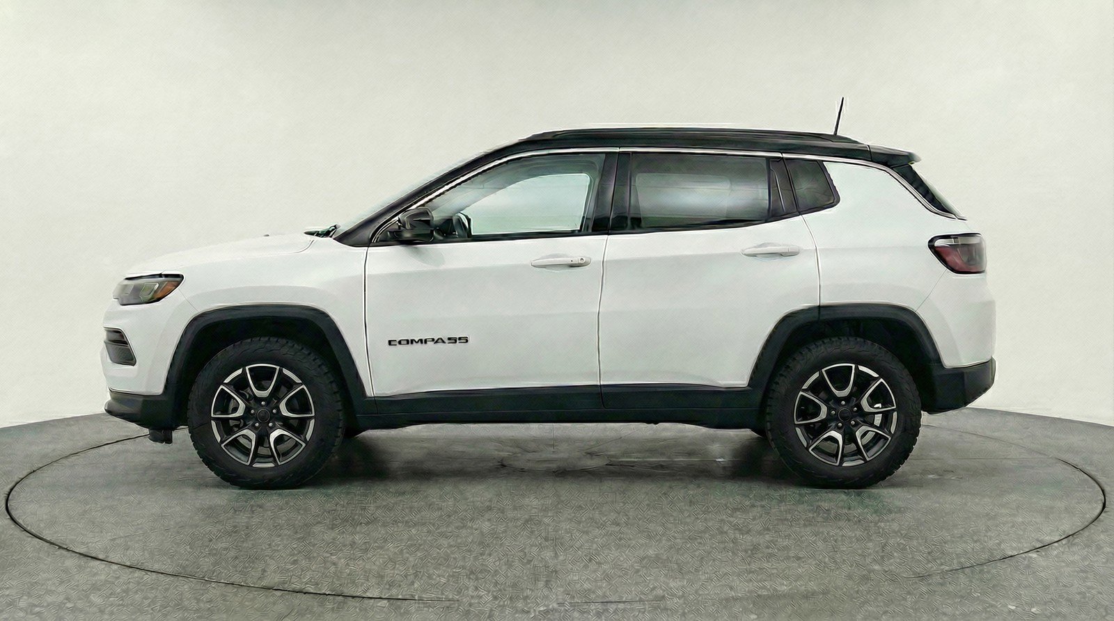 Used 2025 Jeep Compass Trailhawk image 5