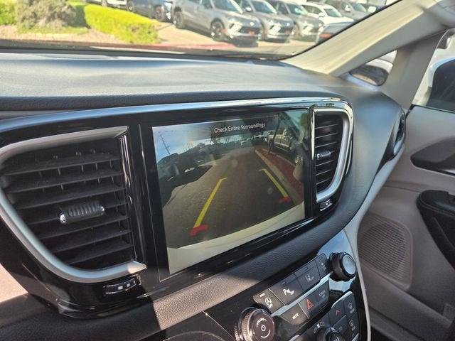 Used 2023 Chrysler Pacifica Touring-L FWD image 25