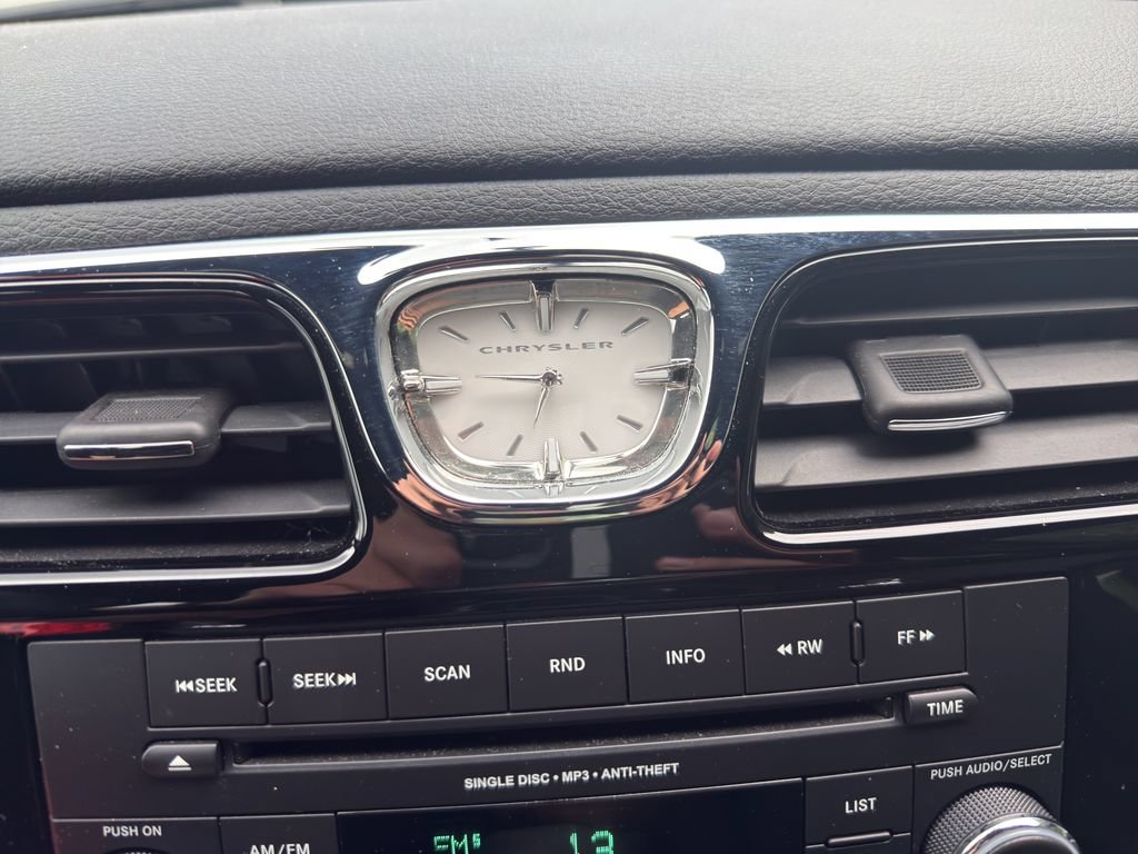Used 2013 Chrysler 200 Touring FWD image 20