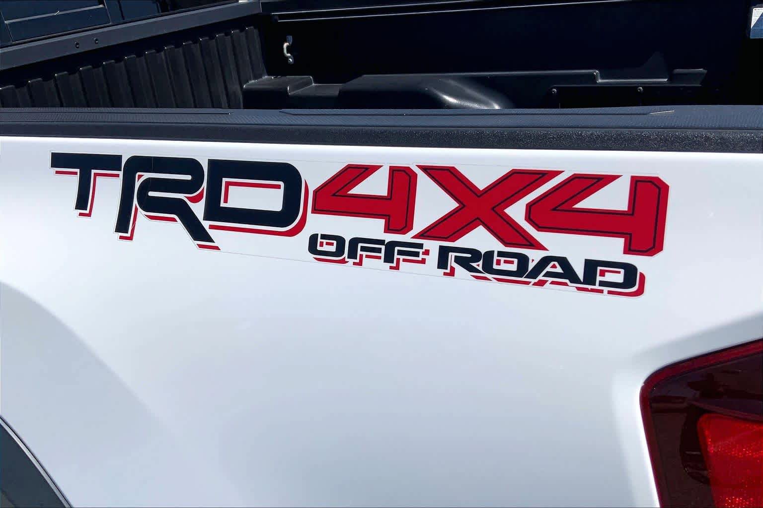 Used 2018 Toyota Tacoma TRD Off-Road image 10