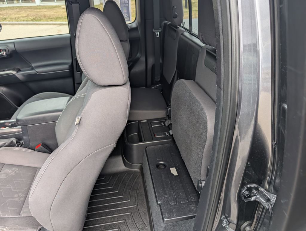 Used 2017 Toyota Tacoma TRD Sport image 17