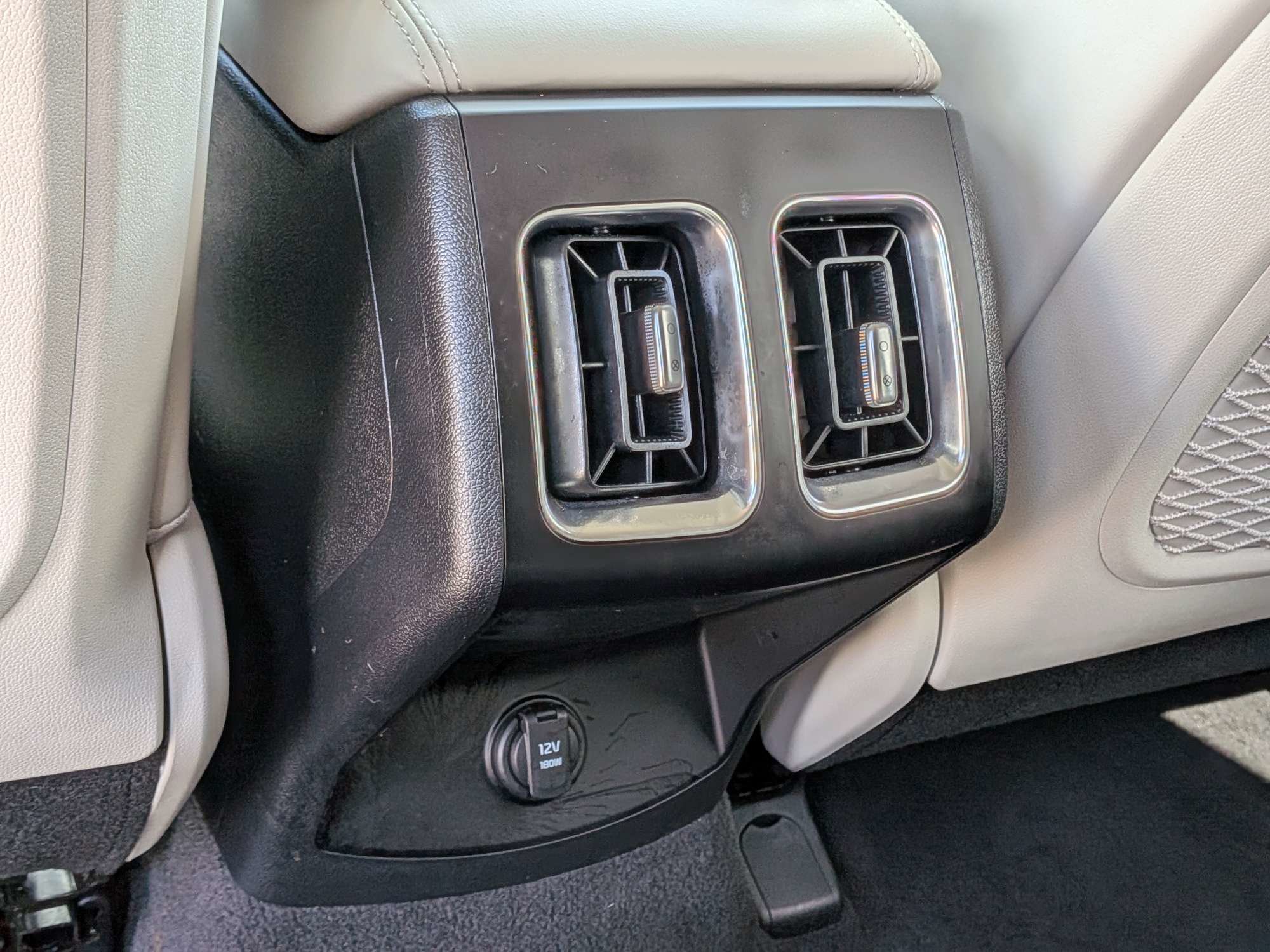 Certified 2025 Kia Sorento S w/ Panoramic Sunroof Package FWD image 17