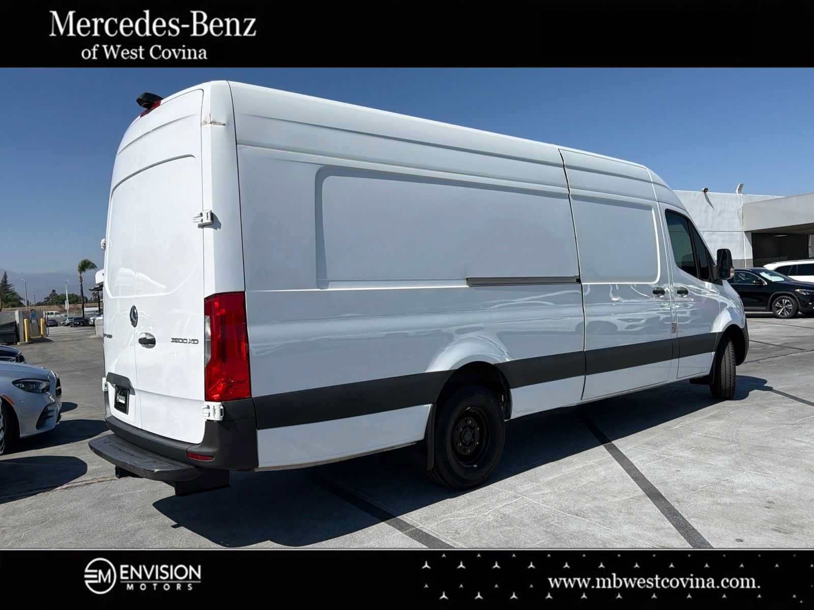 Used 2024 Mercedes-Benz Sprinter 3500 image 10