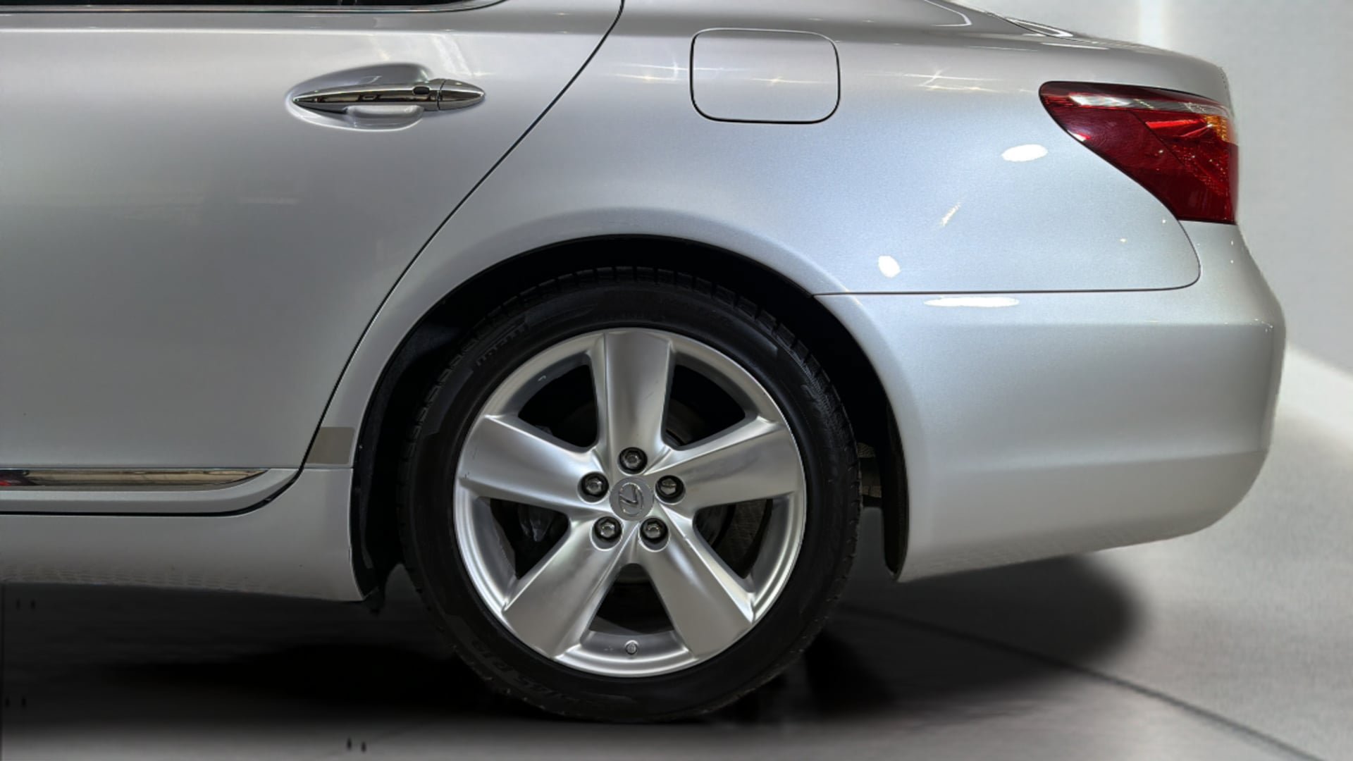 Used 2012 Lexus LS 460 w/ Luxury Value Edition RWD image 37
