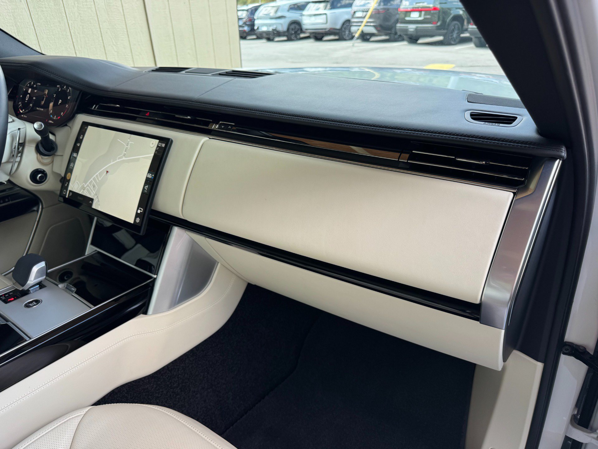 Used 2025 Land Rover Range Rover SE AWD/4WD image 22
