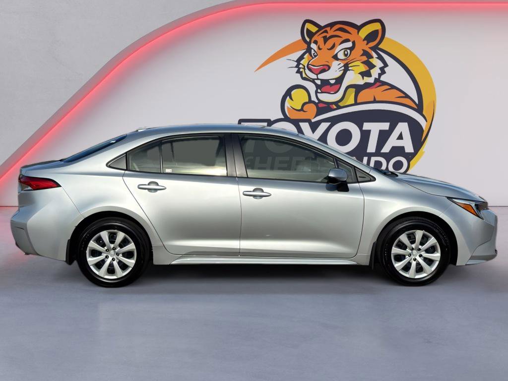Used 2026 Toyota Corolla LE image 4
