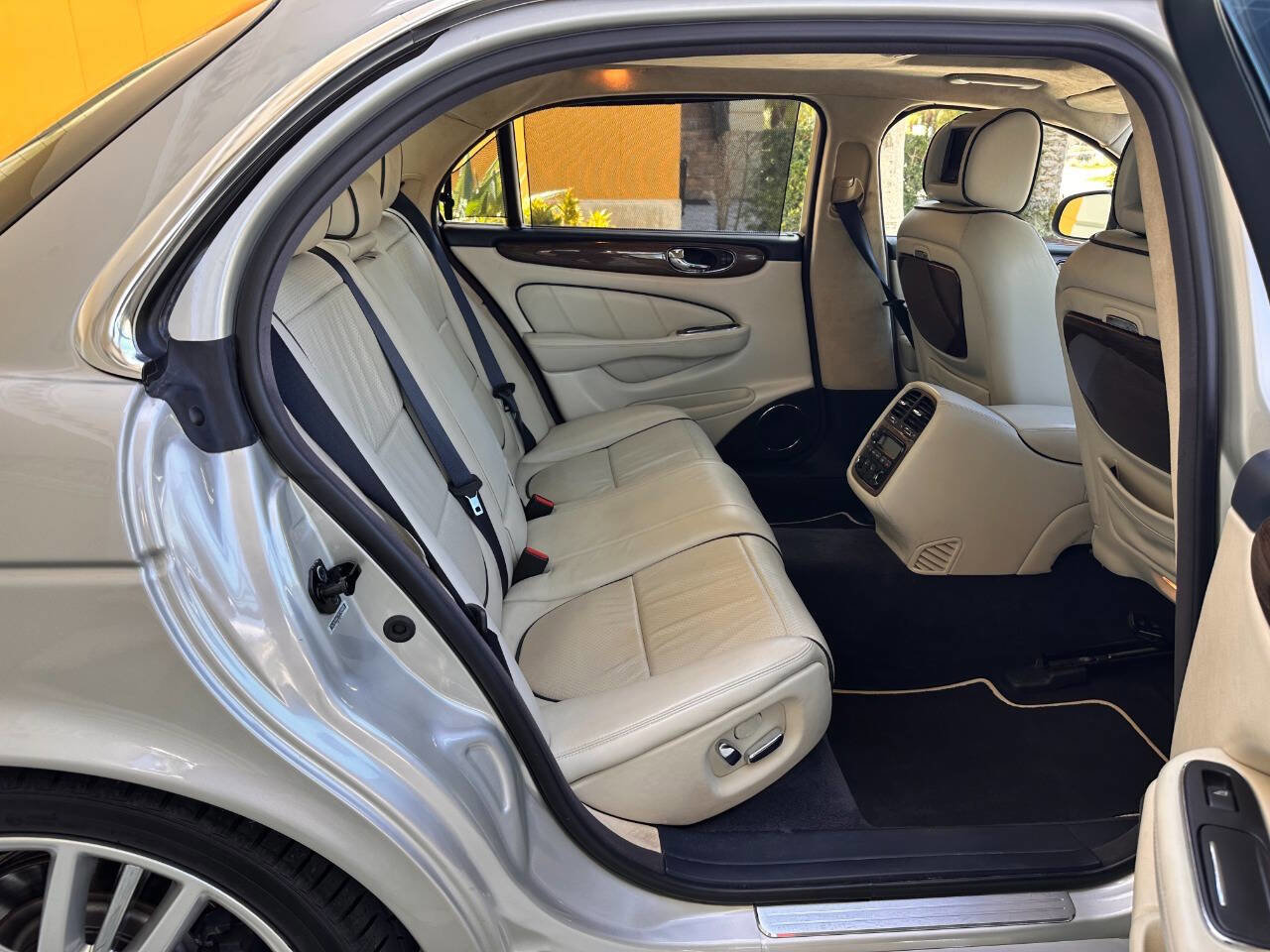 Used 2009 Jaguar XJ Vanden Plas Super V8 Portfolio image 24