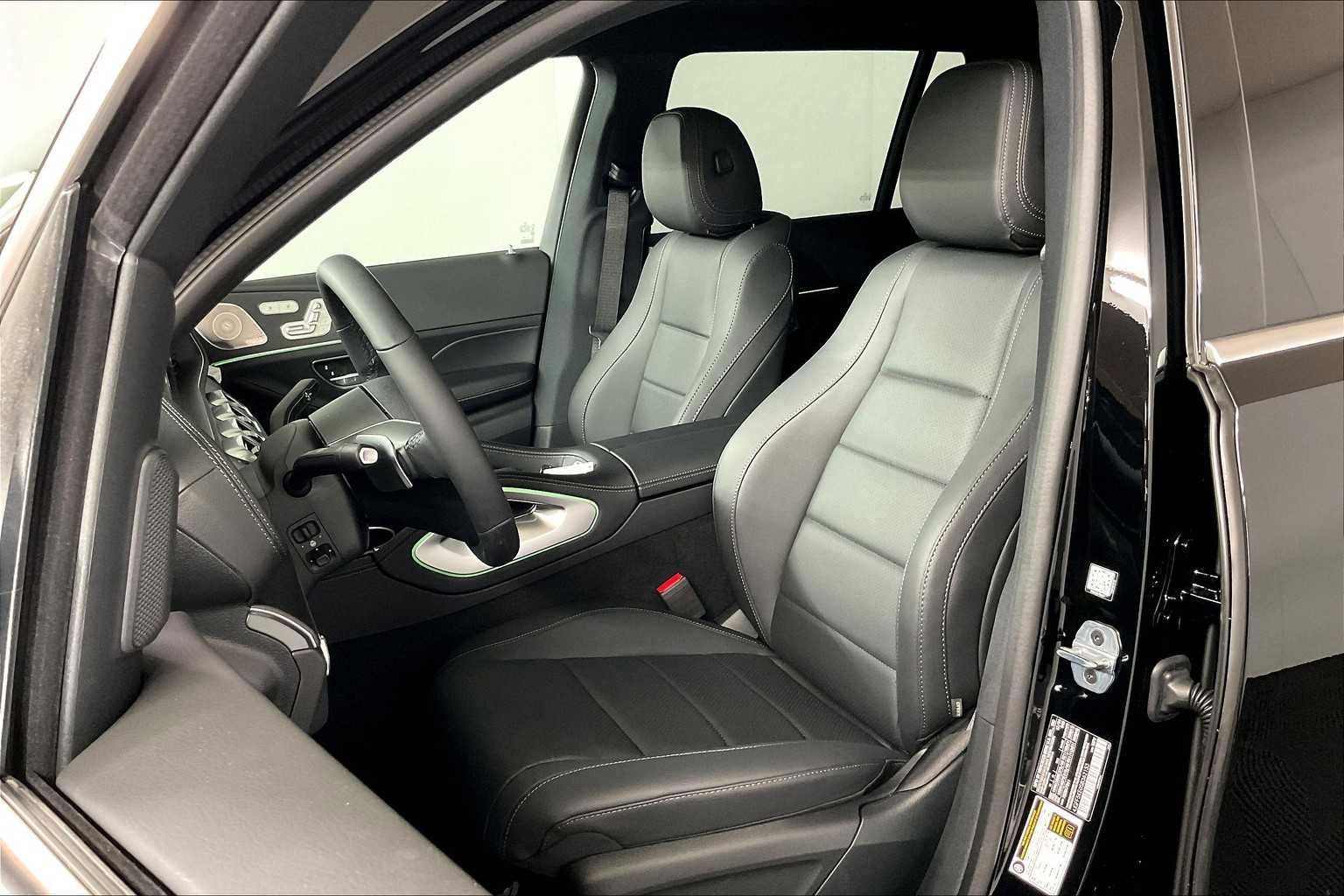 Used 2025 Mercedes-Benz GLS 450 4MATIC image 14