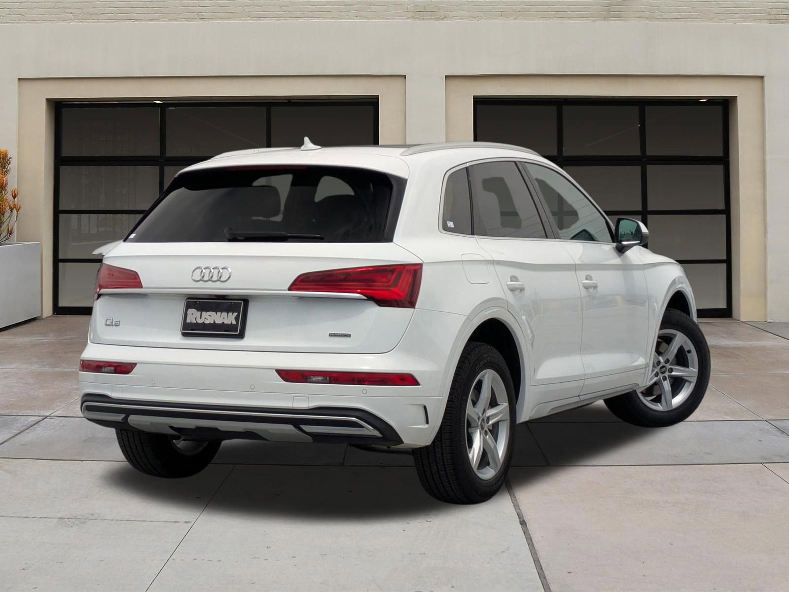 Used 2023 Audi Q5 2.0T Premium w/ Convenience Package AWD/4WD image 4