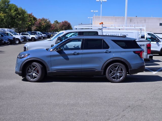 Certified 2025 Ford Explorer ST AWD/4WD image 3