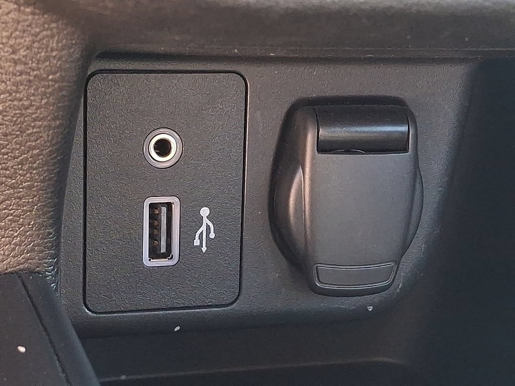Used 2021 Nissan Versa SR w/ Convenience Package FWD image 21