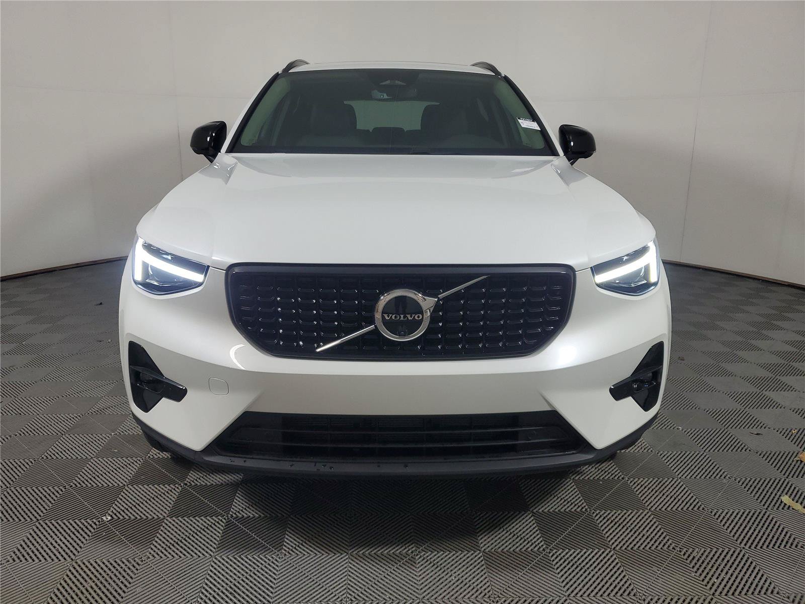 New 2026 Volvo XC40 B5 Plus w/ Climate Package AWD/4WD image 2