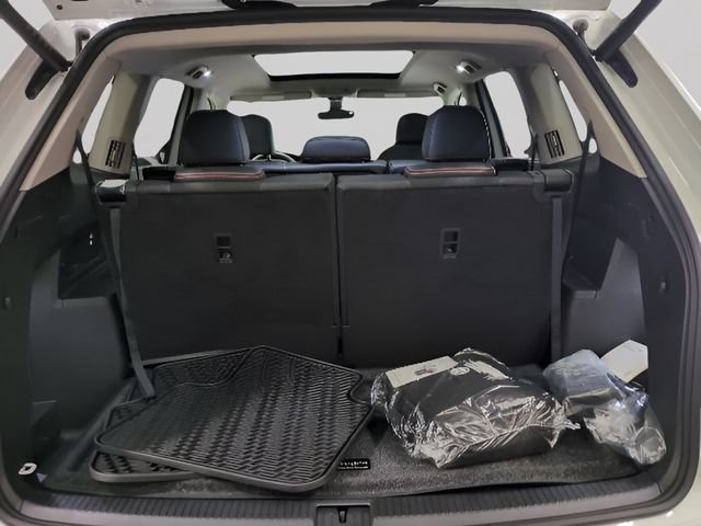 Used 2025 Volkswagen Atlas Peak Edition SE AWD/4WD image 20