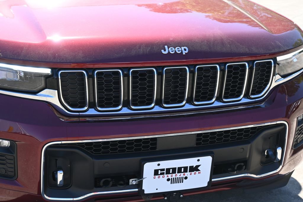 Used 2025 Jeep Grand Cherokee Overland w/ Luxury Tech Group IV AWD/4WD image 26