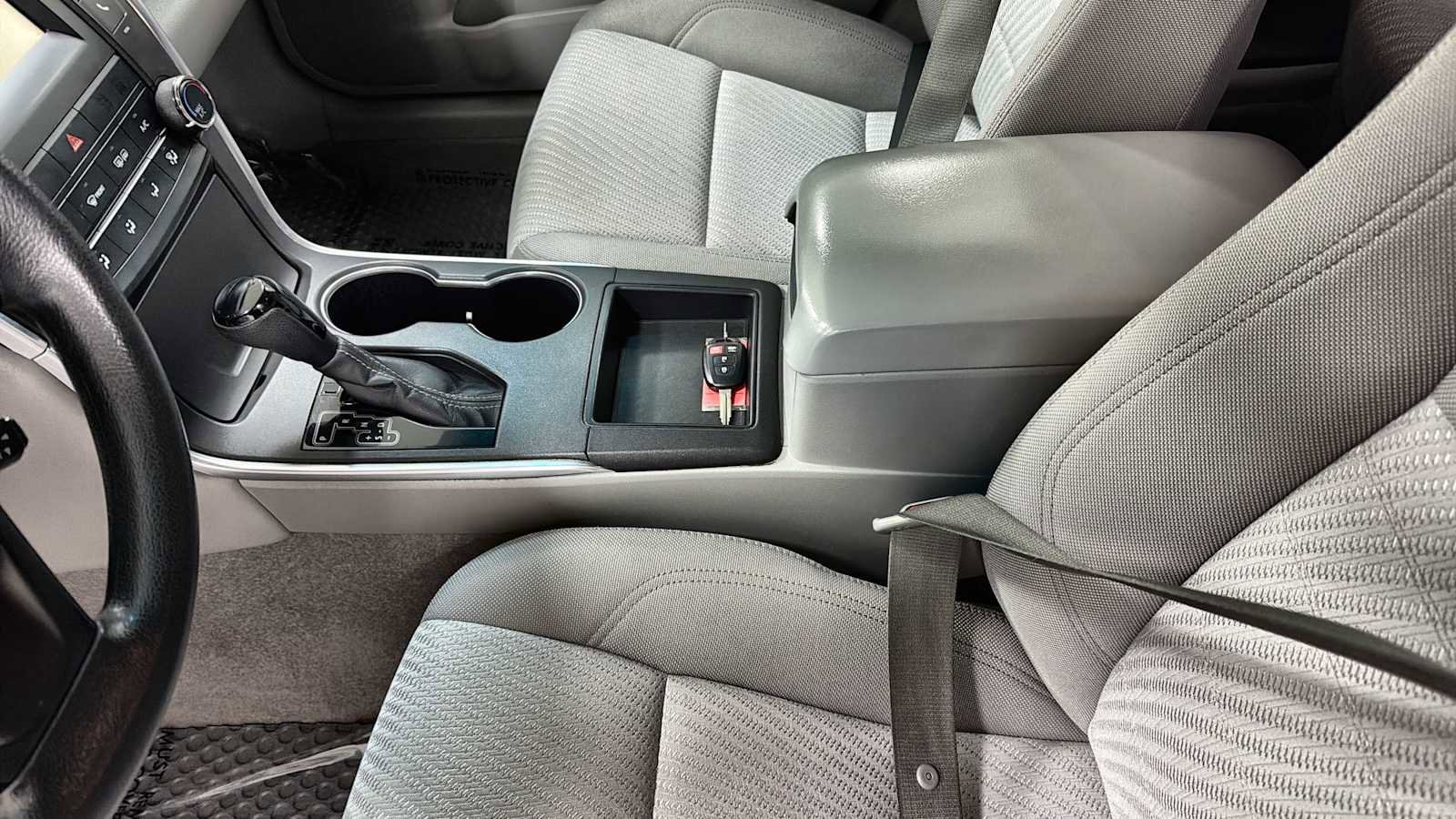 Used 2015 Toyota Camry LE image 22