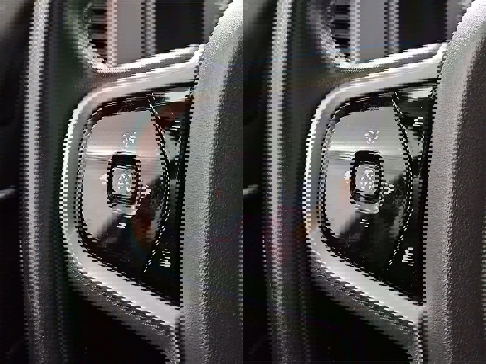 Used 2020 Volvo XC90 T6 Momentum image 25