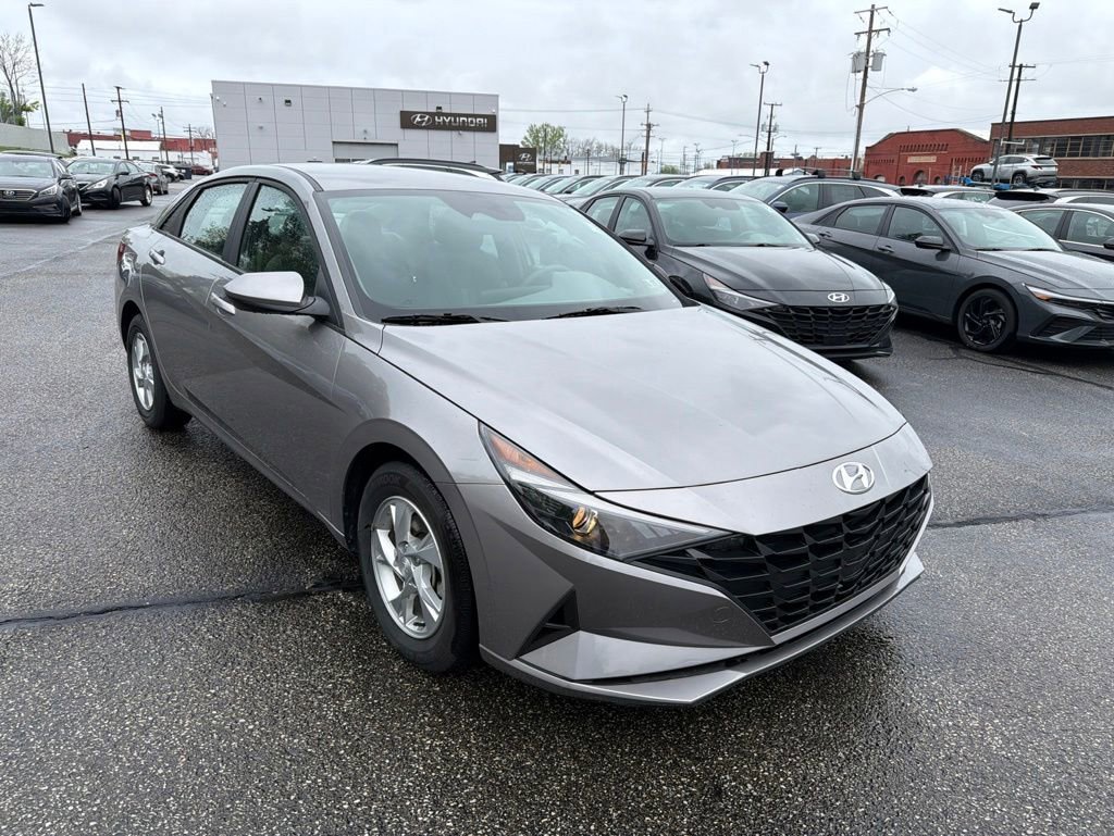 Certified 2023 Hyundai Elantra SE FWD image 1
