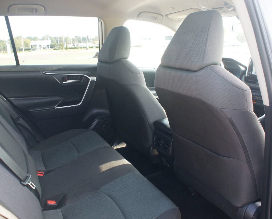 Used 2025 Toyota RAV4 XLE AWD/4WD image 21