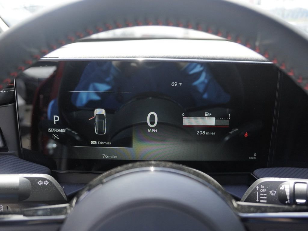 Certified 2025 Nissan Kicks SR image 11