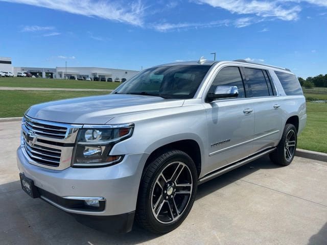 Used 2015 Chevrolet Suburban LTZ RWD image 1