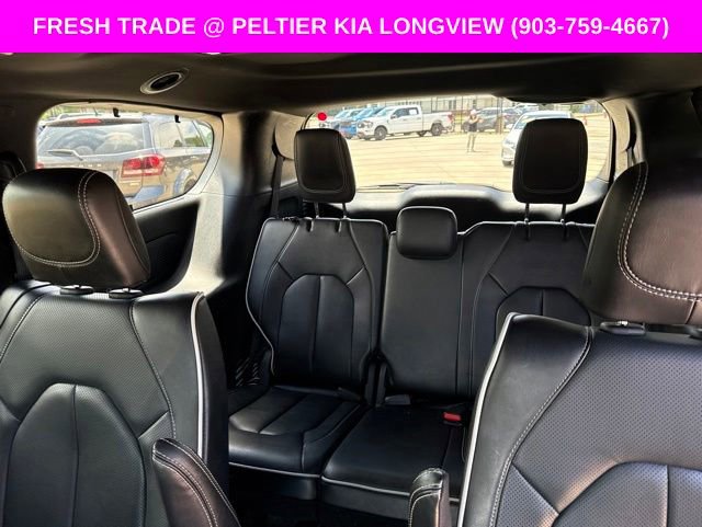 Used 2025 Chrysler Pacifica Limited FWD image 12