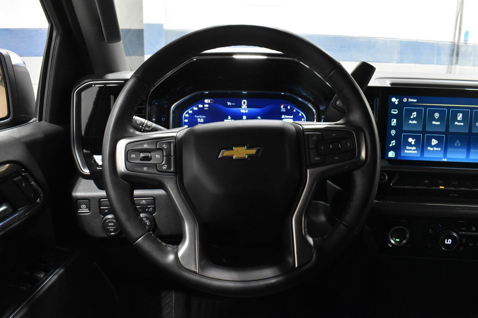 Used 2024 Chevrolet Silverado 1500 LT AWD/4WD image 10