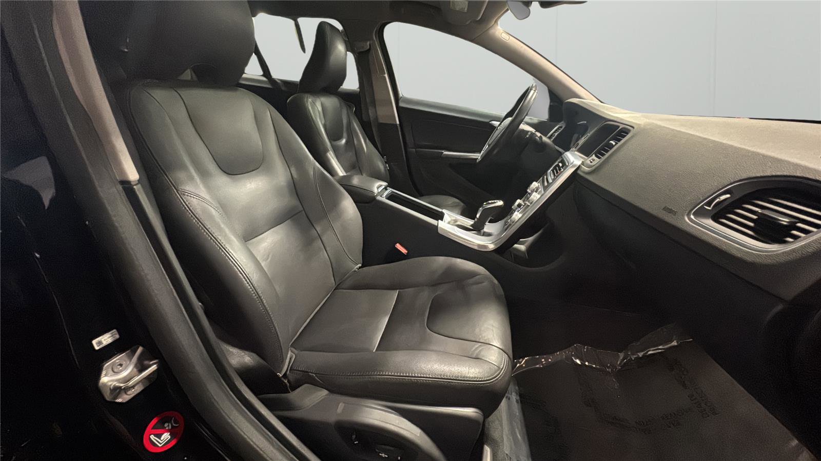 Used 2017 Volvo V60 T5 Premier w/ Convenience Package FWD image 14