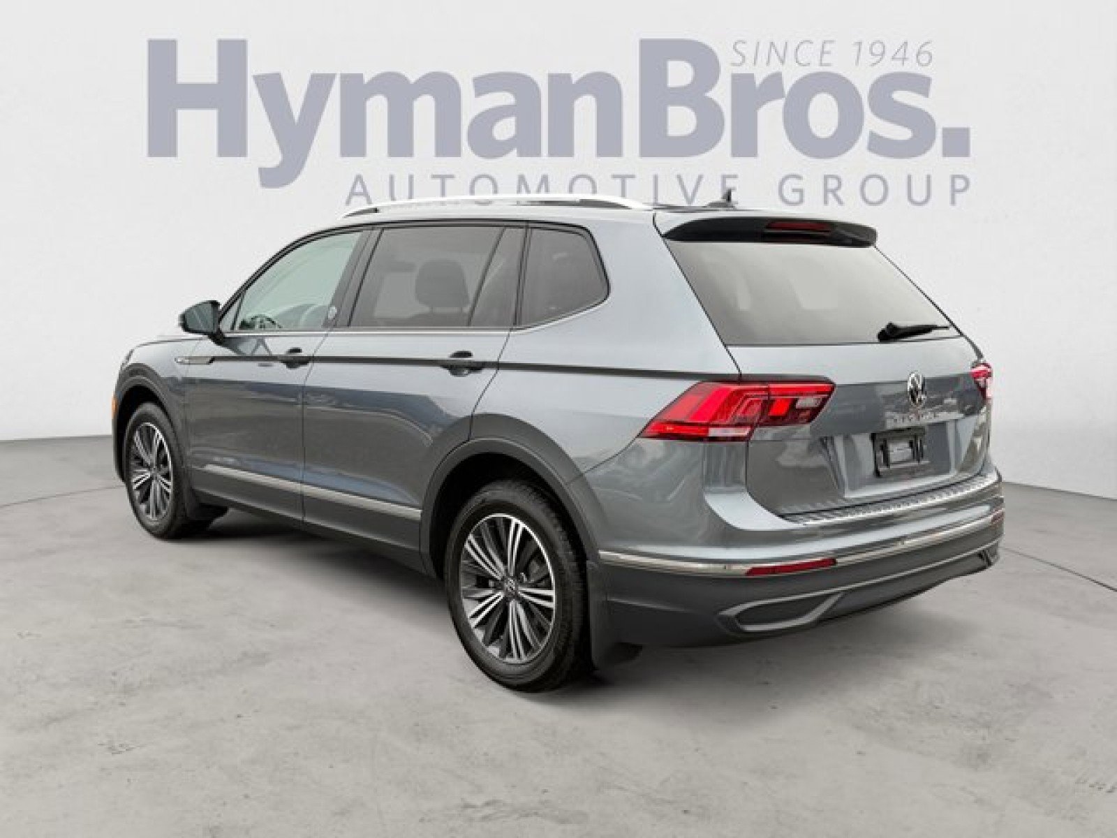 Used 2024 Volkswagen Tiguan Wolfsburg Edition image 5