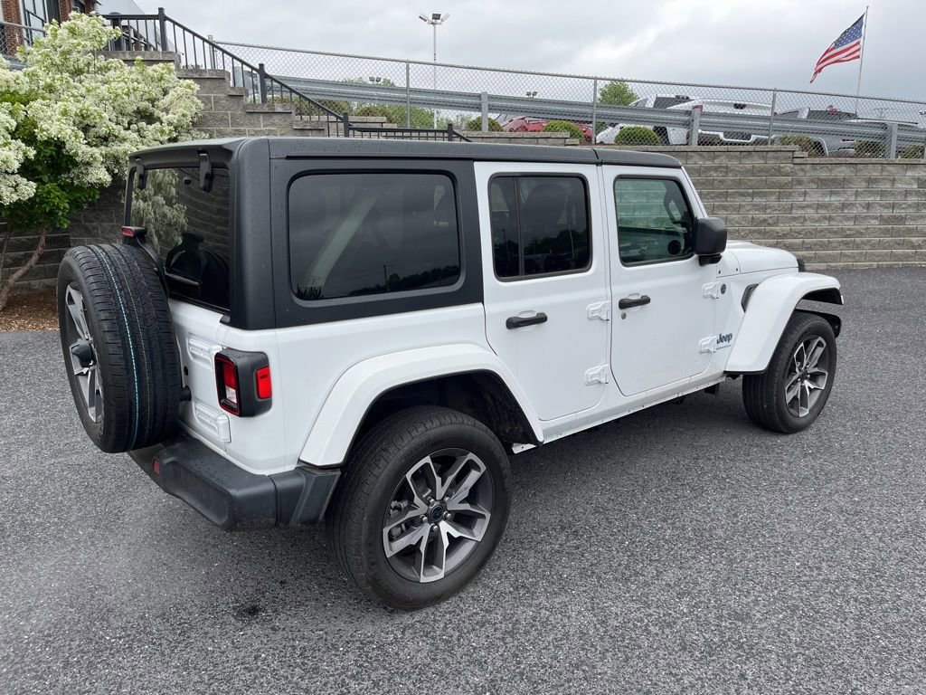 Used 2024 Jeep Wrangler Unlimited w/ Convenience Group AWD/4WD image 9