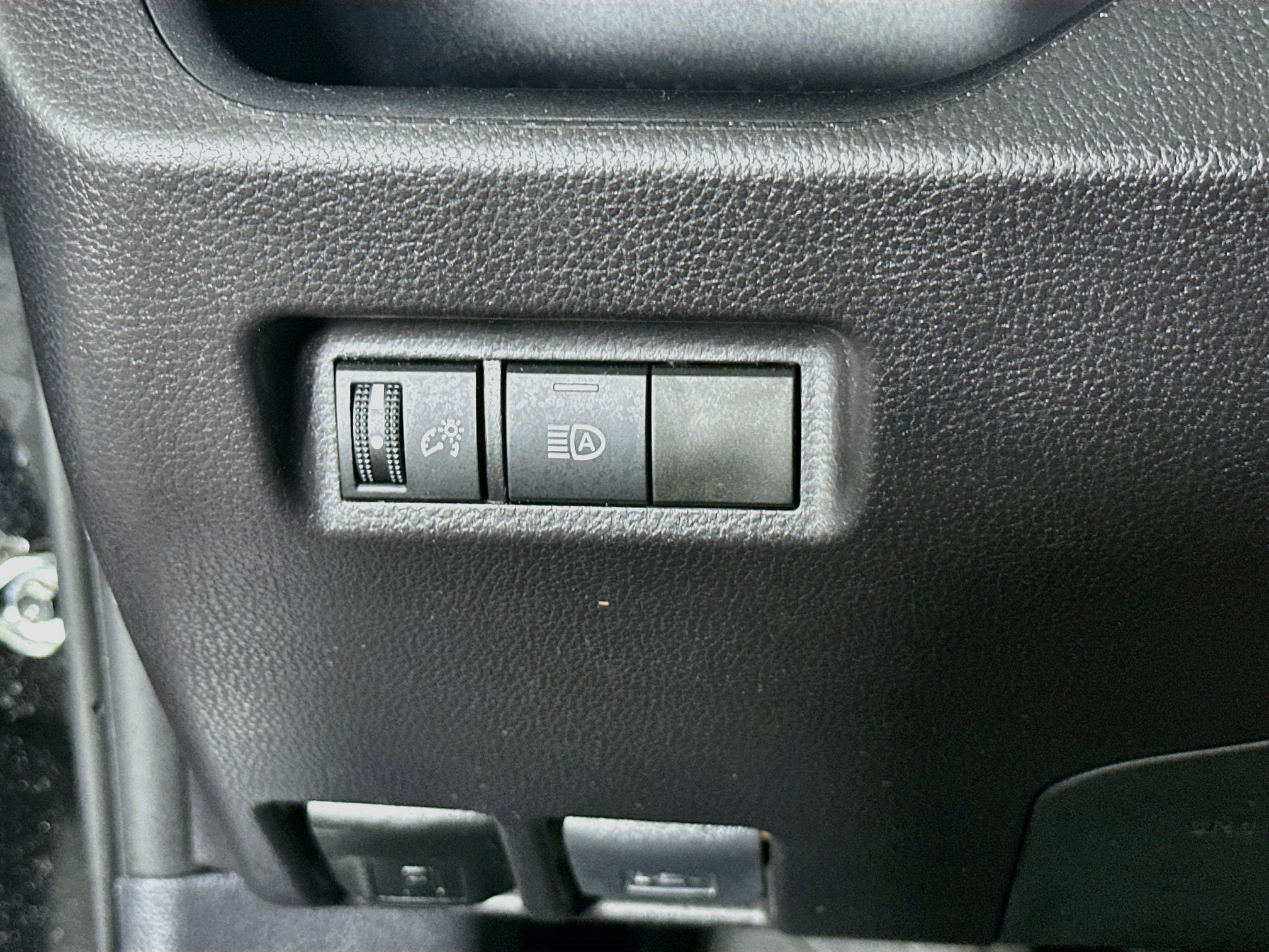 Used 2025 Toyota RAV4 XLE FWD image 17