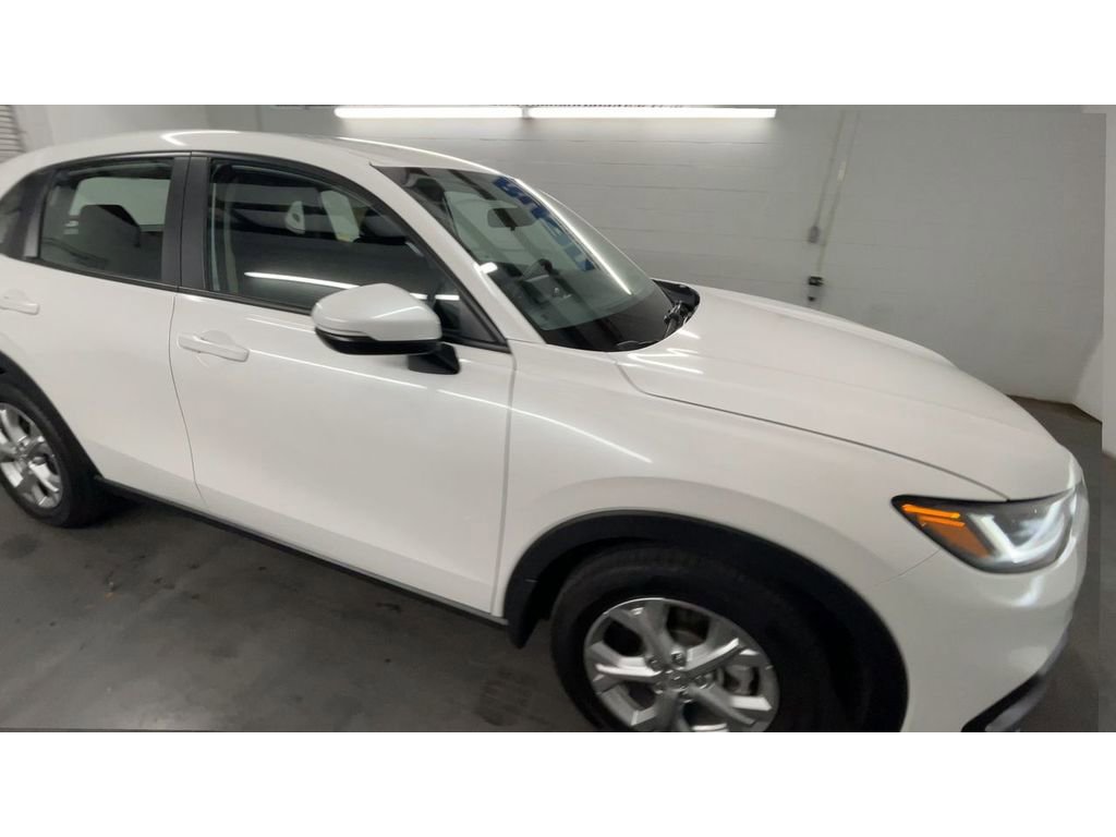 Used 2025 Honda HR-V LX image 2