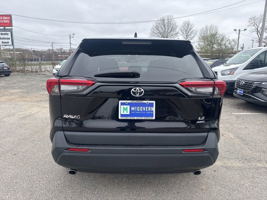 Used 2023 Toyota RAV4 LE AWD/4WD image 4