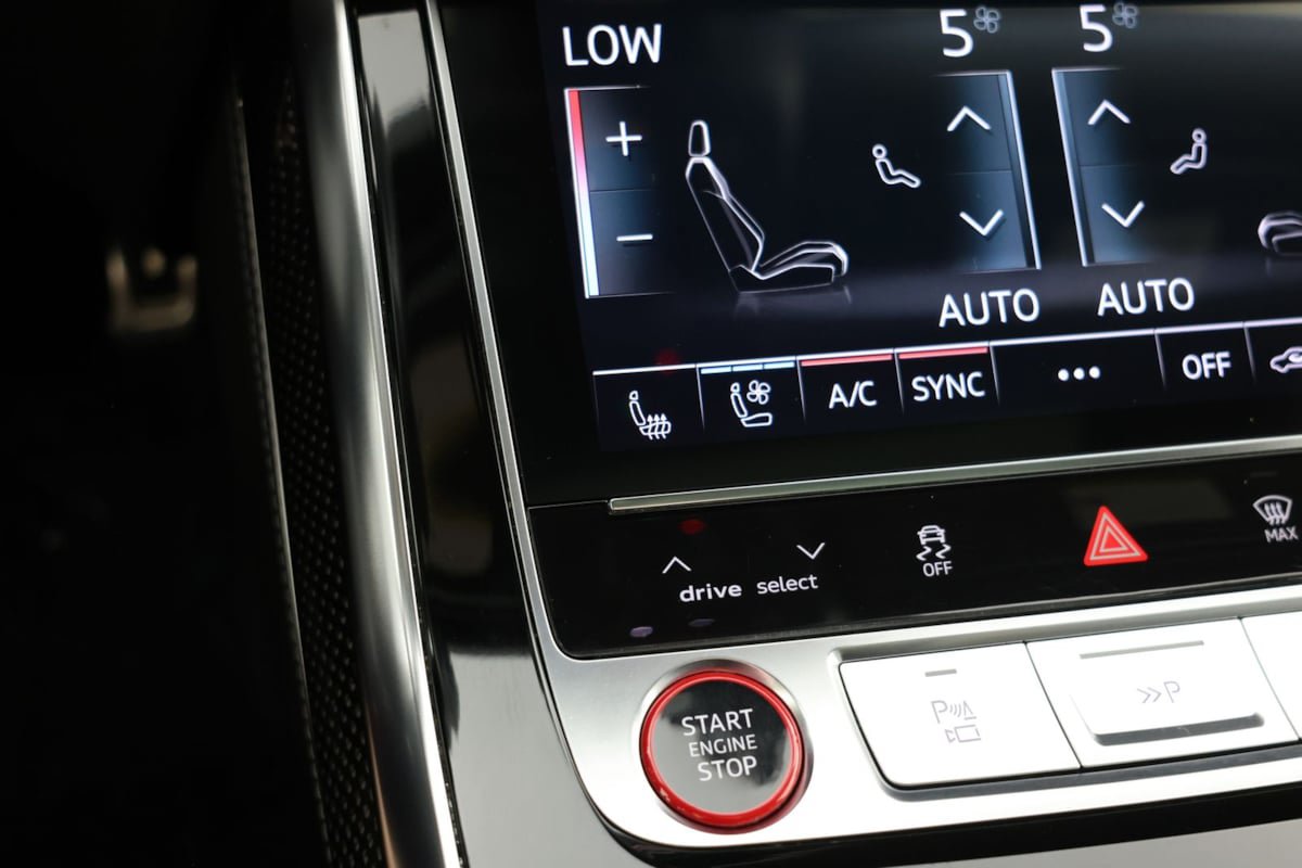 Used 2023 Audi SQ7 Prestige AWD/4WD image 9