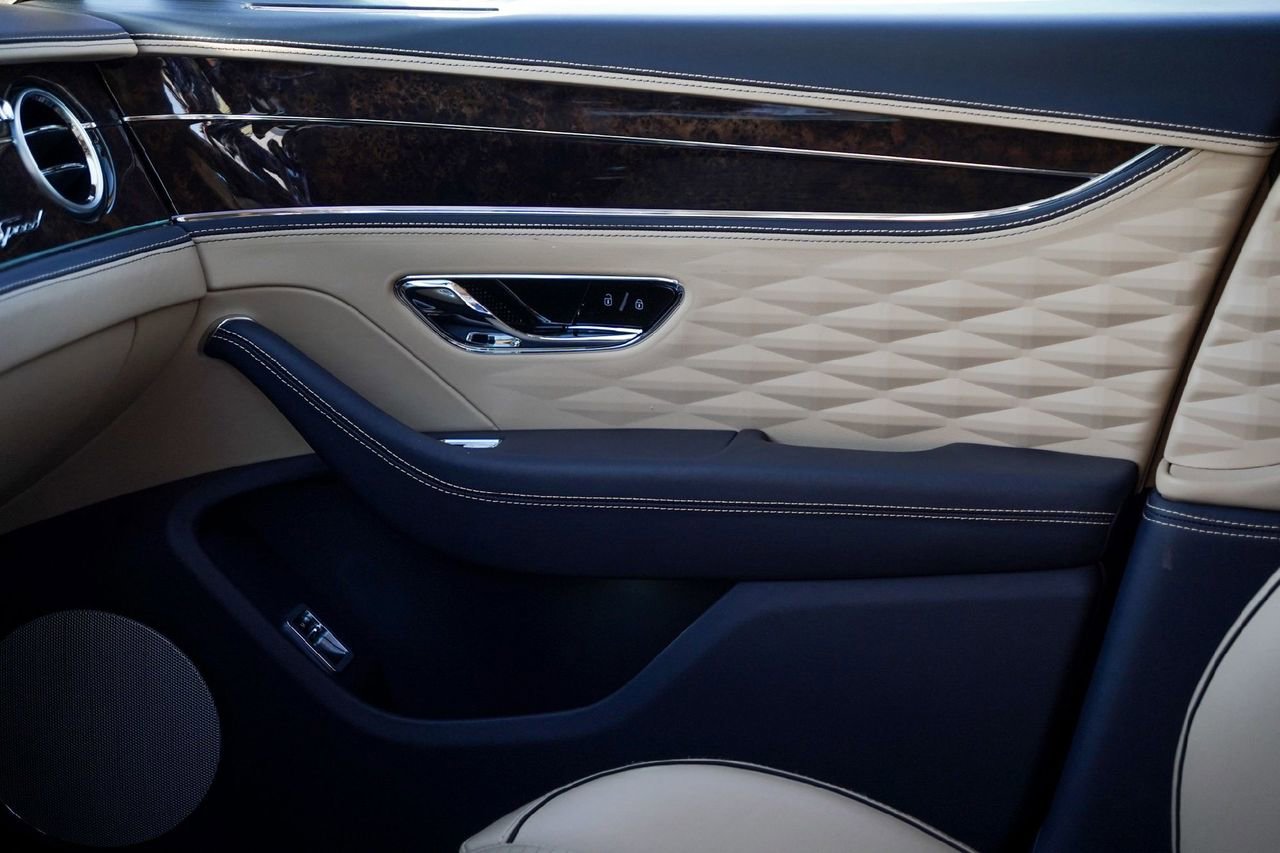 Certified 2023 Bentley Flying Spur W12 image 19