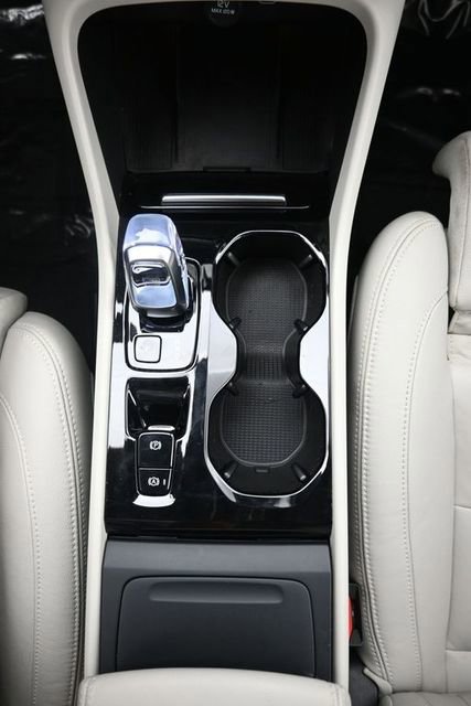 Used 2024 Volvo XC40 B5 Plus w/ Protection Package Premier image 10
