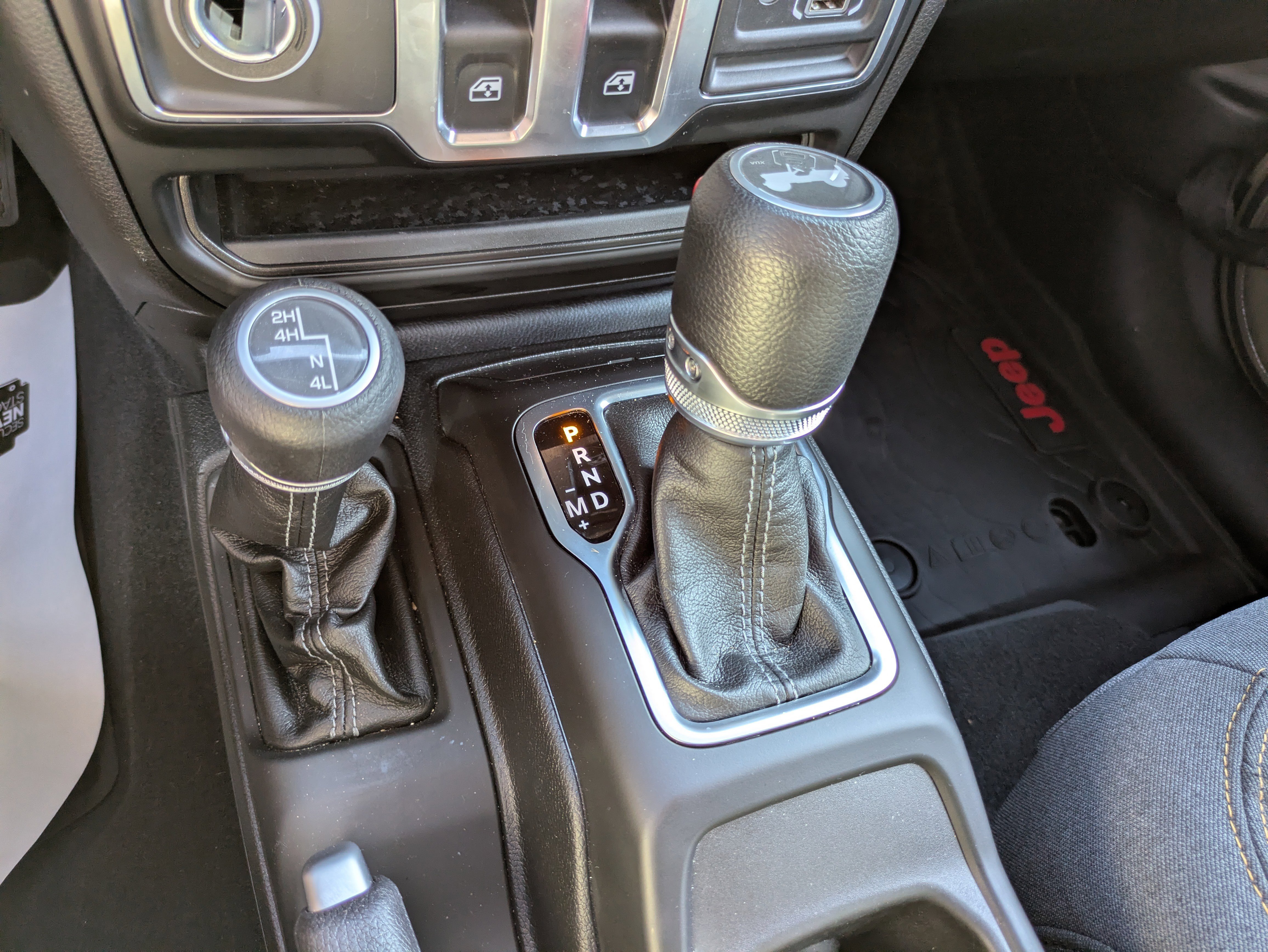 Used 2025 Jeep Wrangler Sport AWD/4WD image 17