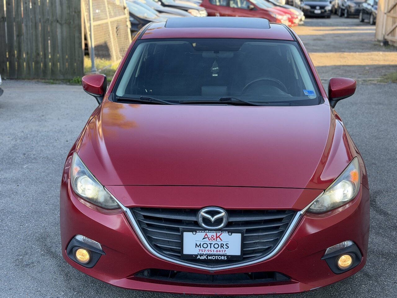 Used 2015 MAZDA MAZDA3 i Touring w/ Technology Package FWD image 4