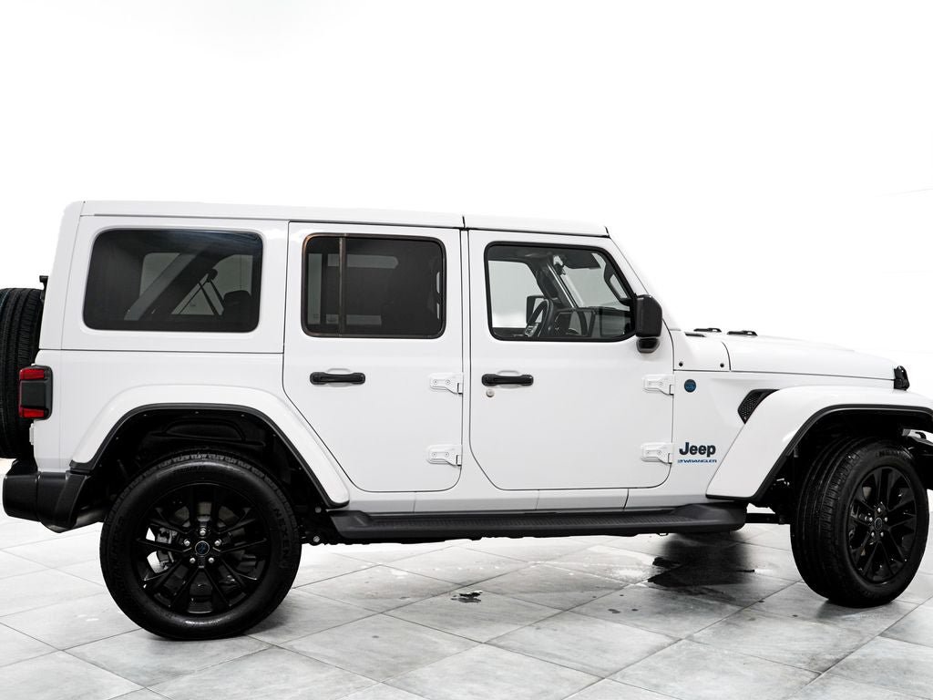 Used 2025 Jeep Wrangler Unlimited Sahara AWD/4WD image 7