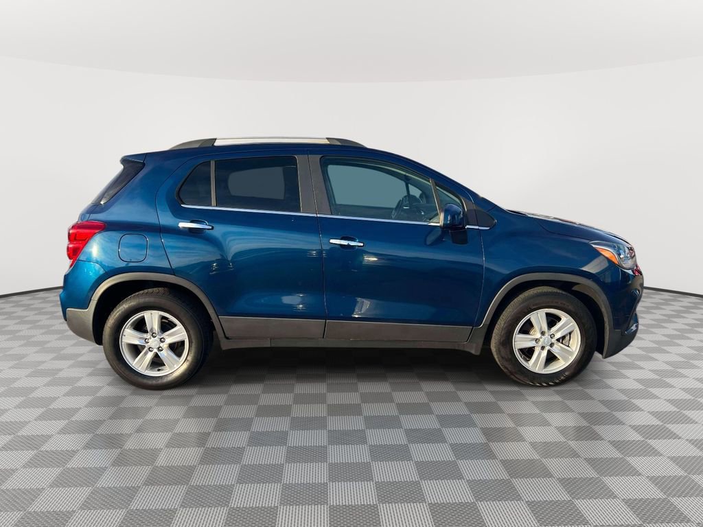 Used 2019 Chevrolet Trax LT w/ LT Convenience Package FWD image 4