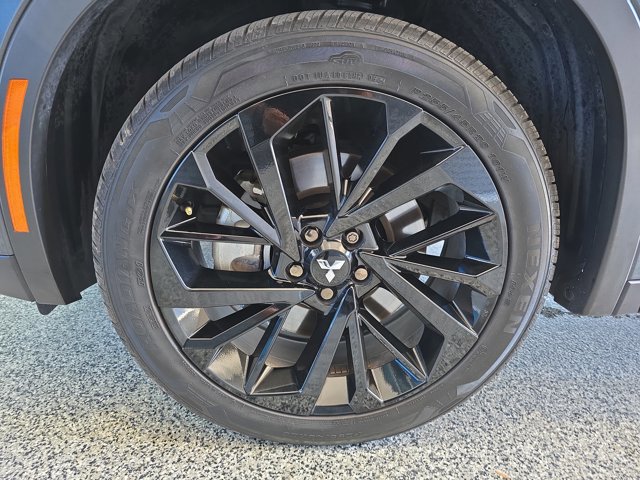 Used 2024 Mitsubishi Outlander FWD image 3