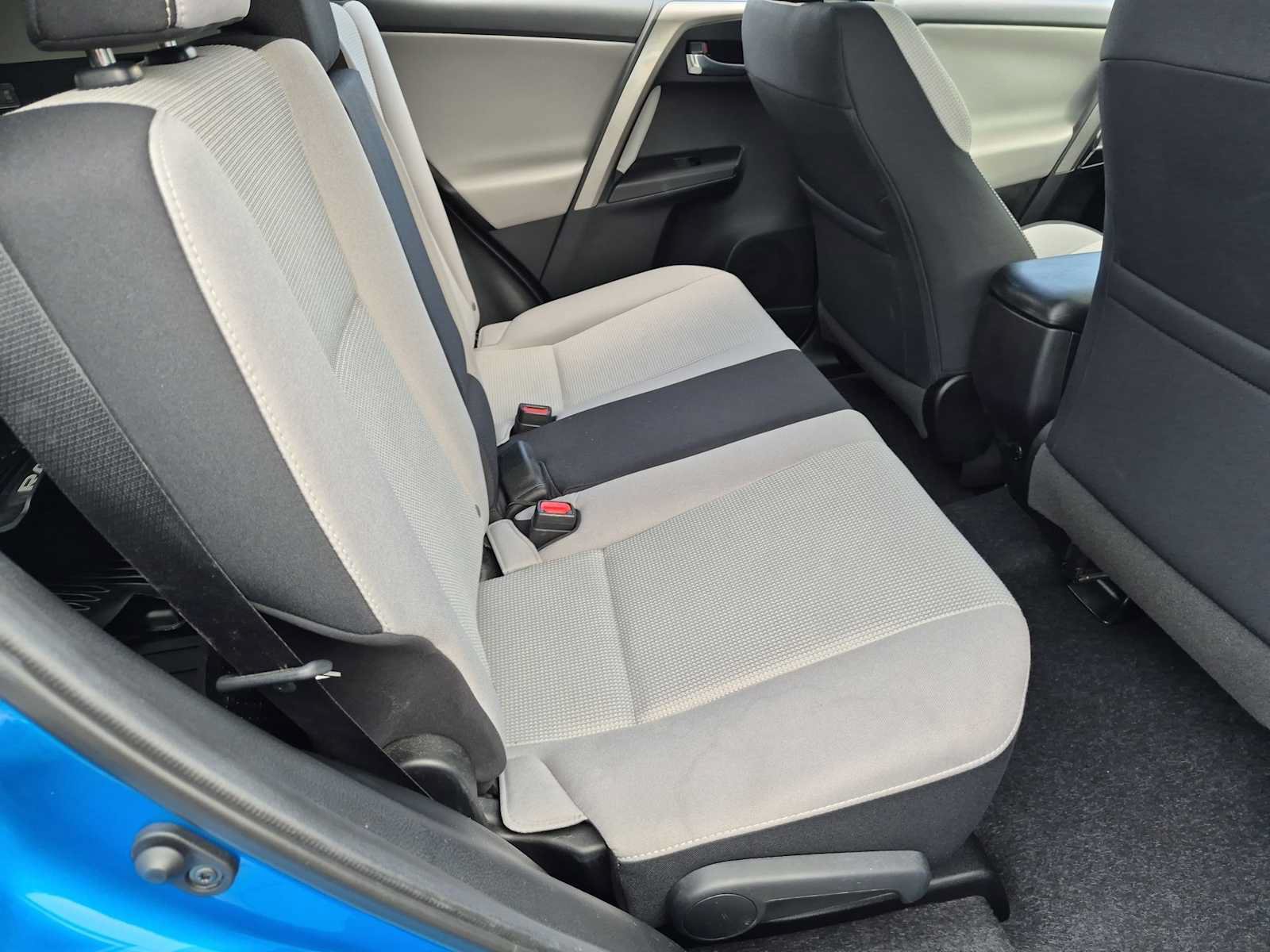Used 2018 Toyota RAV4 XLE w/ Plus Extra Value Package FWD image 20