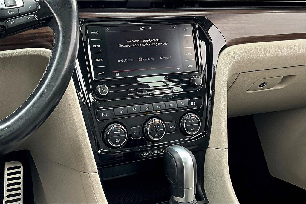 Used 2020 Volkswagen Passat 2.0T SEL image 9